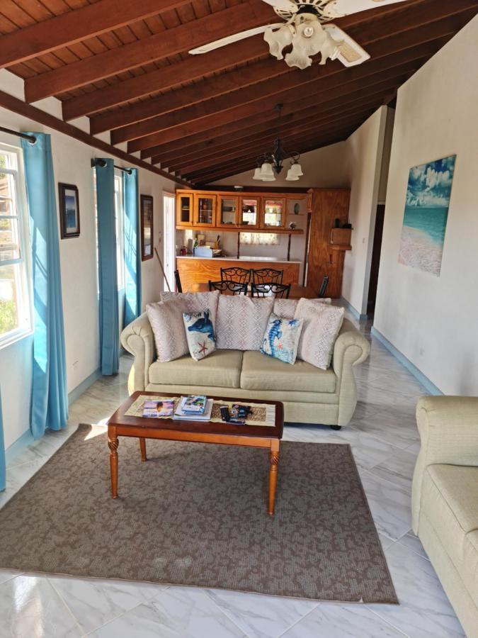Breezy Apts Saint Philip Extérieur photo