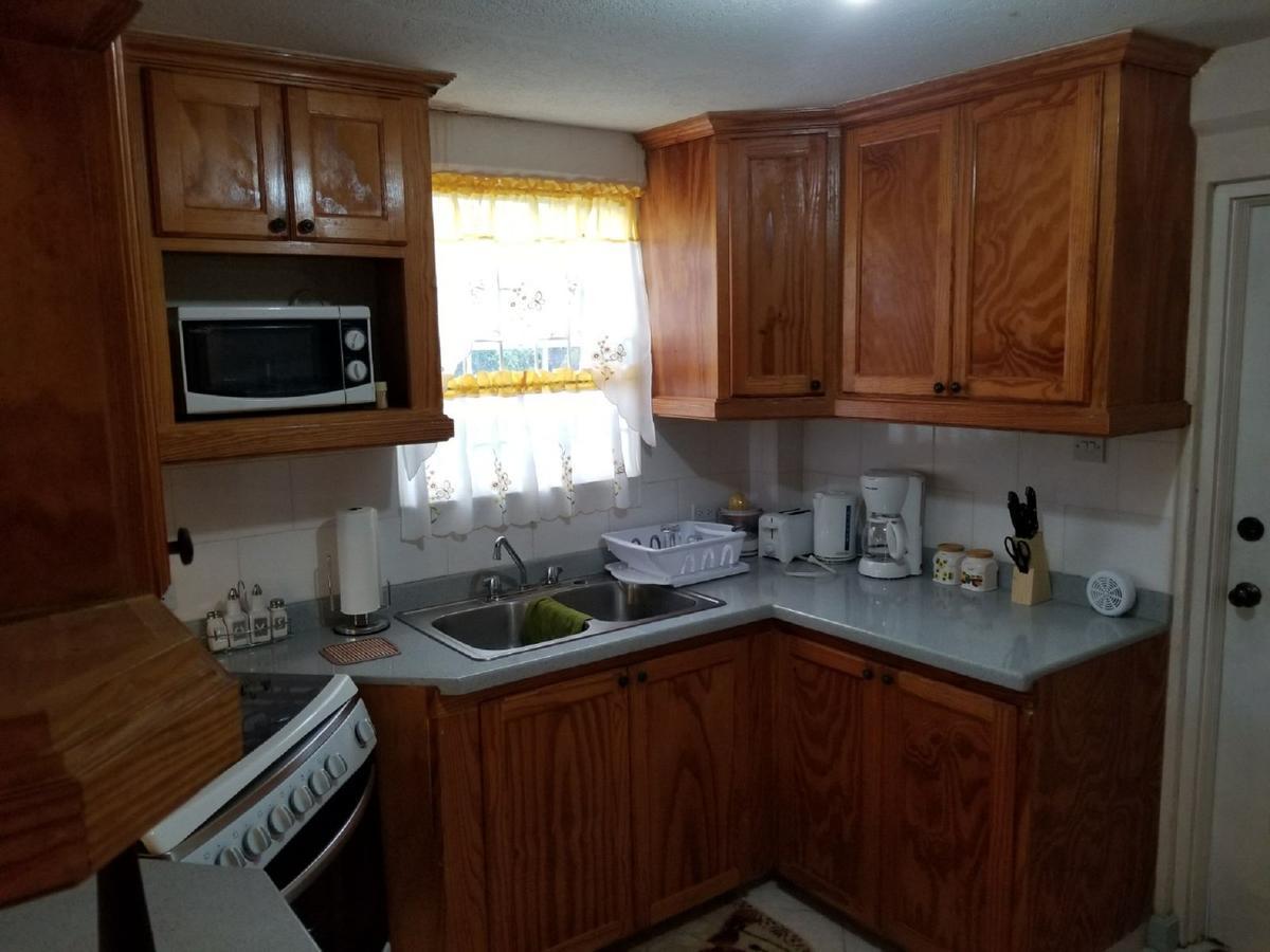 Breezy Apts Saint Philip Extérieur photo