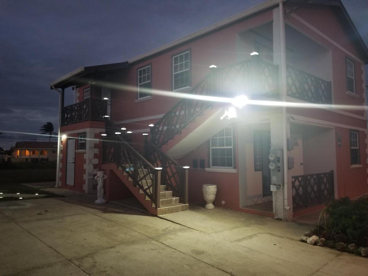 Breezy Apts Saint Philip Extérieur photo